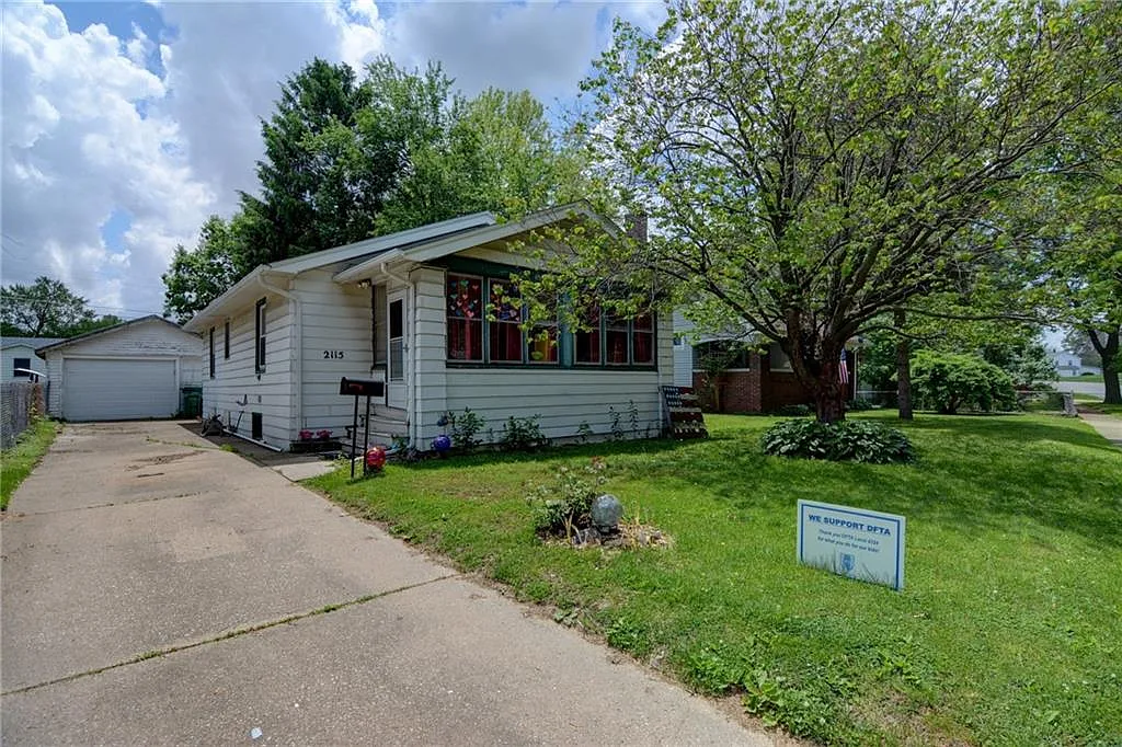 2115 E Johns Ave photo 1