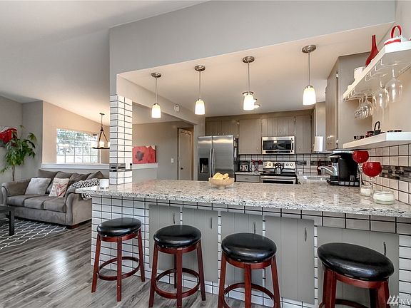 5th image of 17202 Spanaway Ln E