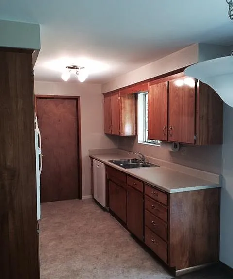Kitchen with dishwasher