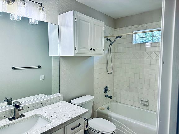 3rd image of 12193 Rolling Oaks Dr