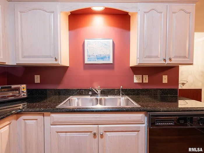 5200 N Knoxville Ave #5200 — Photo 2
