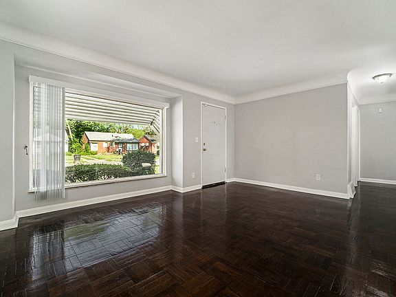 4th image of 9620 Grandville Ave