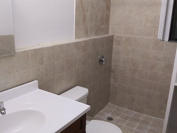 4th image of 29-10 Astoria Blvd #1