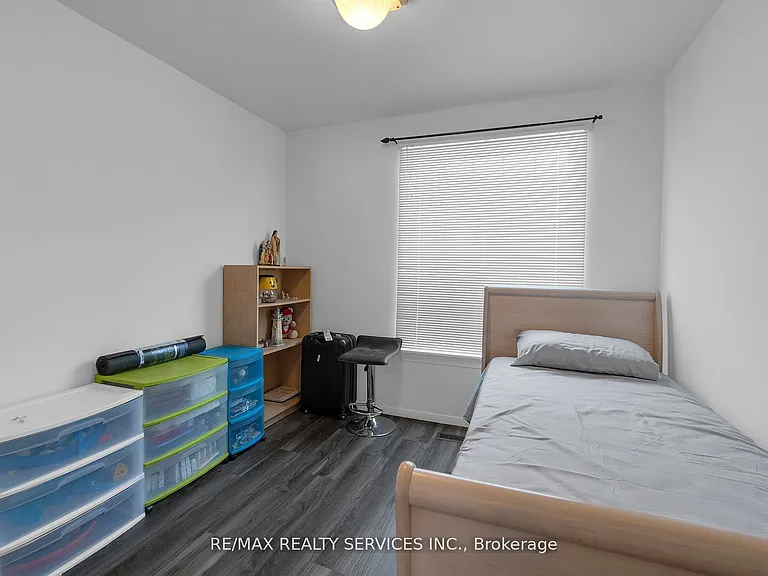 81 Glenforest Rd — Photo 15