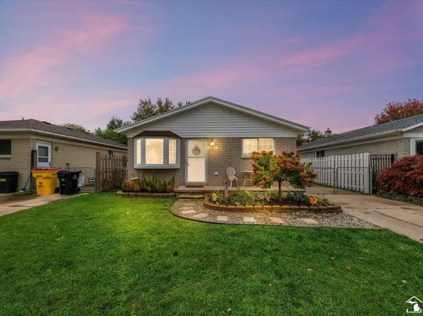 25814 Reeck Rd, Woodhaven, MI 48183