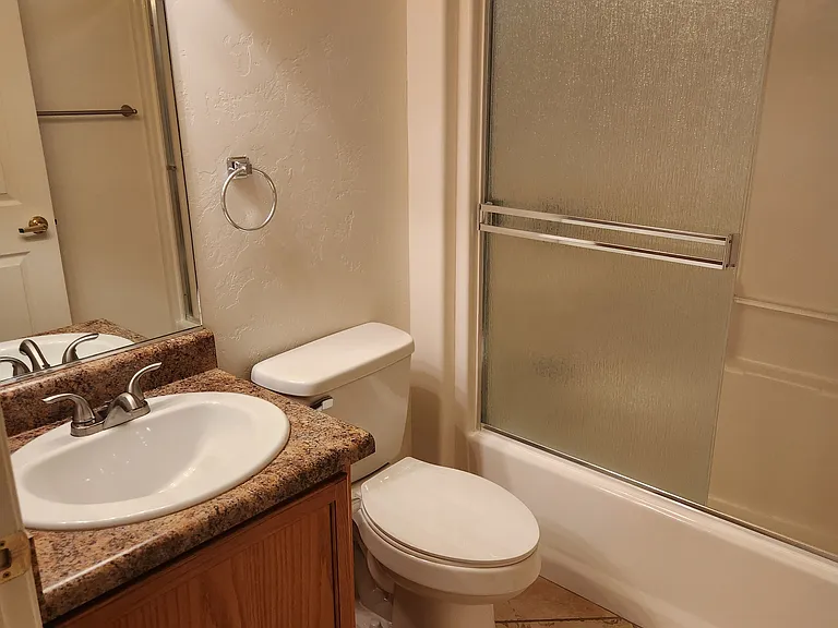 391 S Meadowood Ln — Photo 5