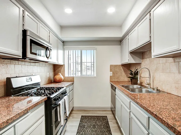 821 Wilcox Ave — Photo 1