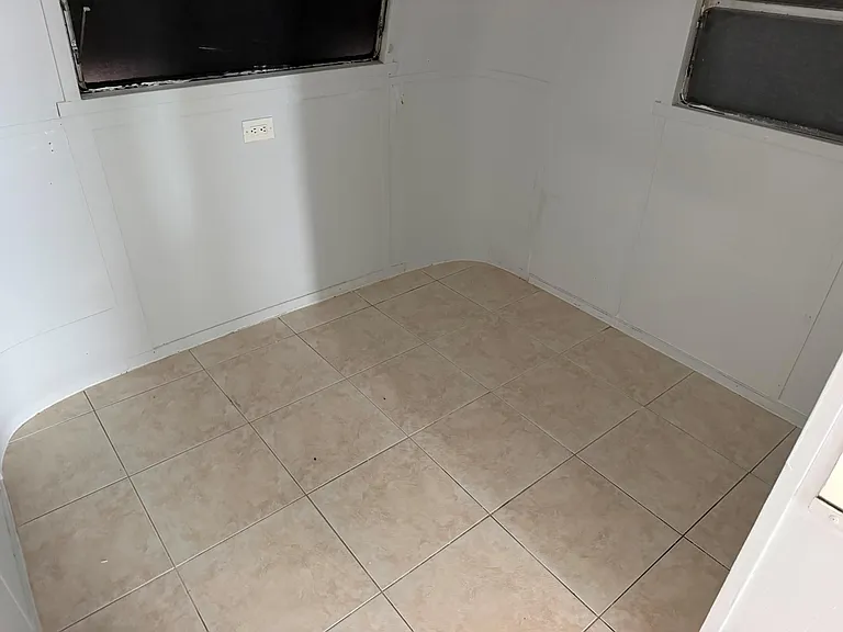 821 SW 1st Ct — Photo 4