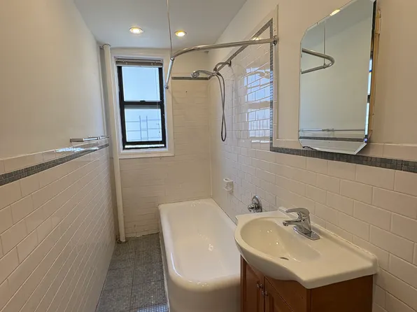 50-05 43rd Avenue image 16 of 19