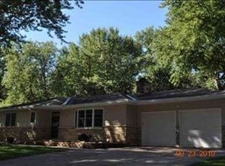 2928 Bridgeford Rd, Omaha, NE 68124