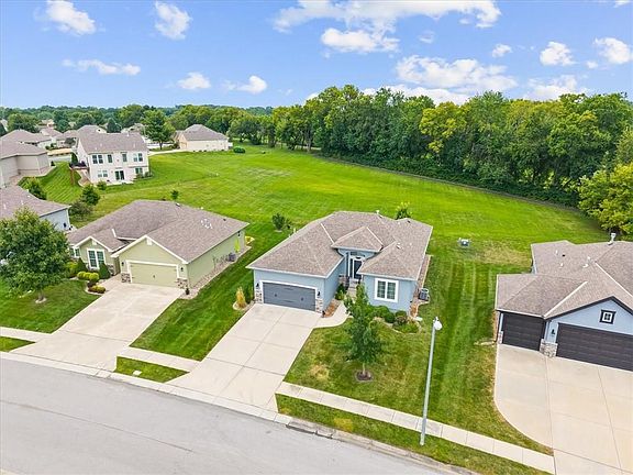3rd image of 2005 Creek View Ln