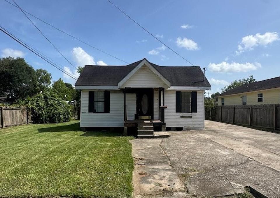 1st image of 985 Brockman Street