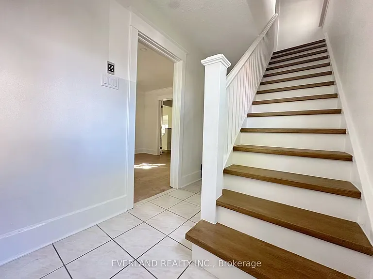 426 Reynolds St — Photo 3