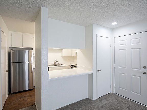 3rd image of 4457 Temecula St #204