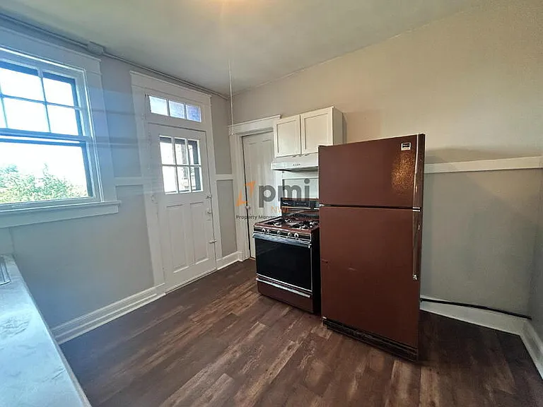 710 Perry St #8 — Photo 4
