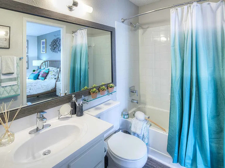 Grandview Apartments - Bathroom