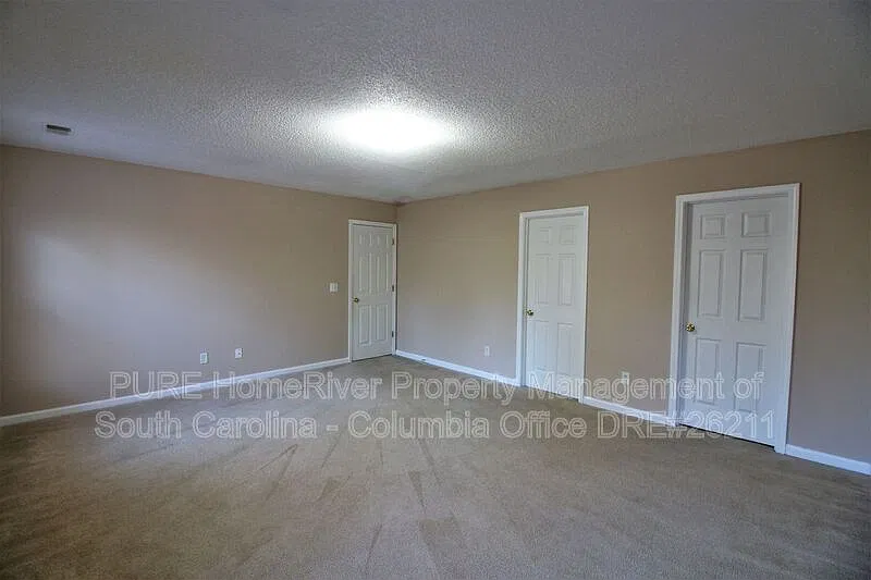 3 bed, 2.5 bath, 2364 sqft, $1,995 — Photo 3
