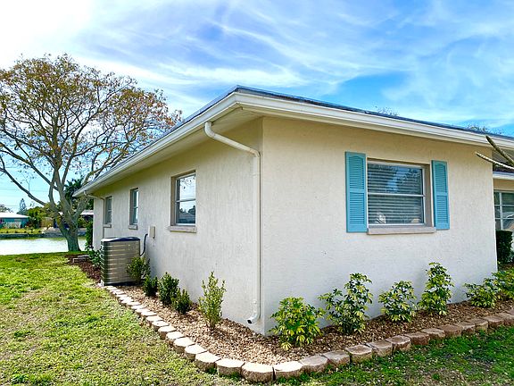 4th image of 568 S Neponsit Dr