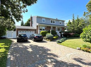 150 Ocean Ave, Massapequa, NY 11758