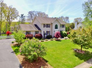 37 Chelsea Dr, Oak Ridge, NJ 07438