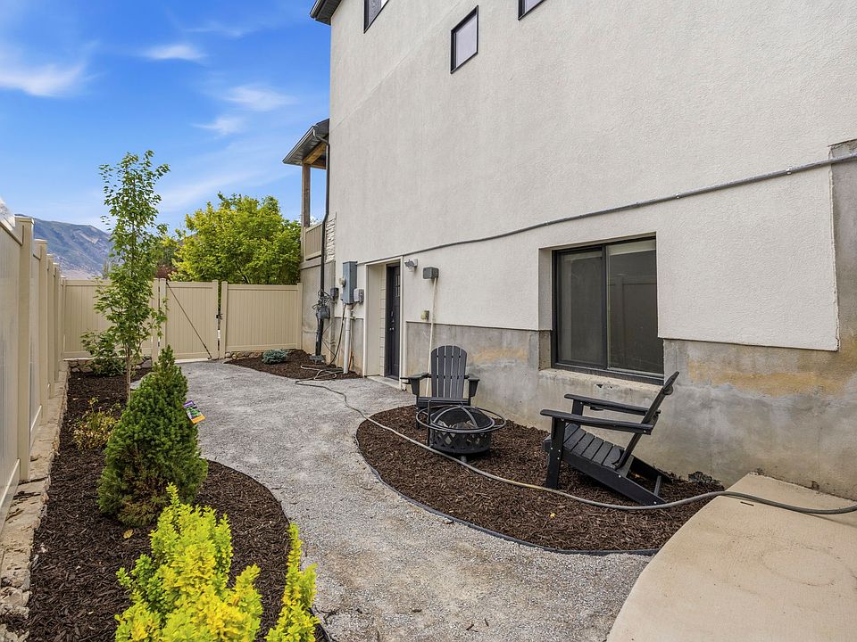 Walkway ft front door