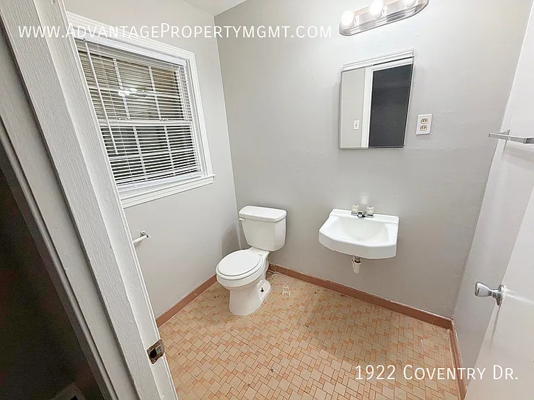 1922 Coventry Dr — Photo 20