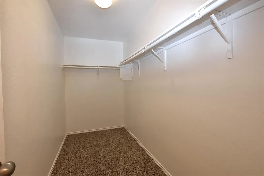 3 bed, 2081 sqft, $2,295 — Photo 2