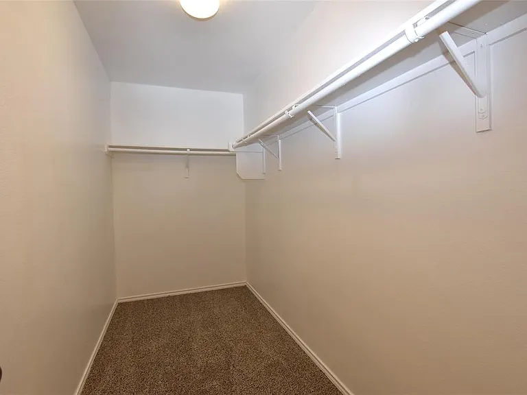 700 Bayberry Cir — Photo 2