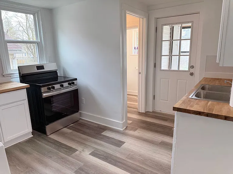 1701 E Ganson St — Photo 32