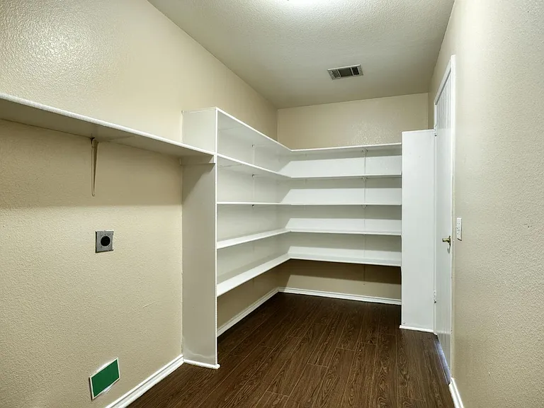 7537 Redrick Dr — Photo 6