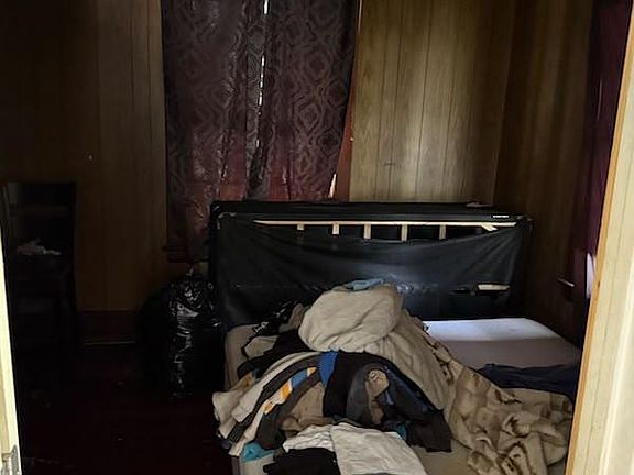 5th image of 2627 Schaefer St