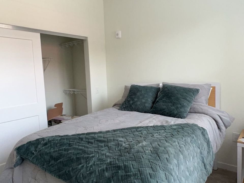 2nd image of 212A E Longview Ave #212-A