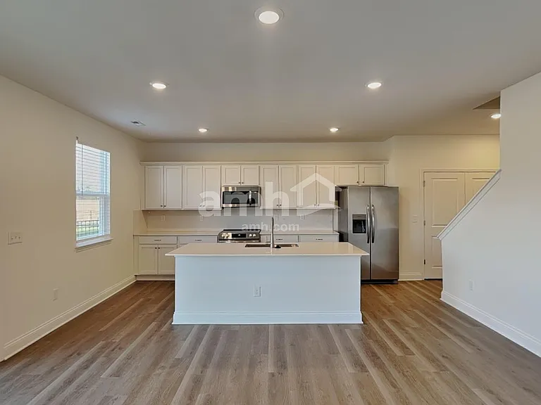 9022 Henley Ave — Photo 4