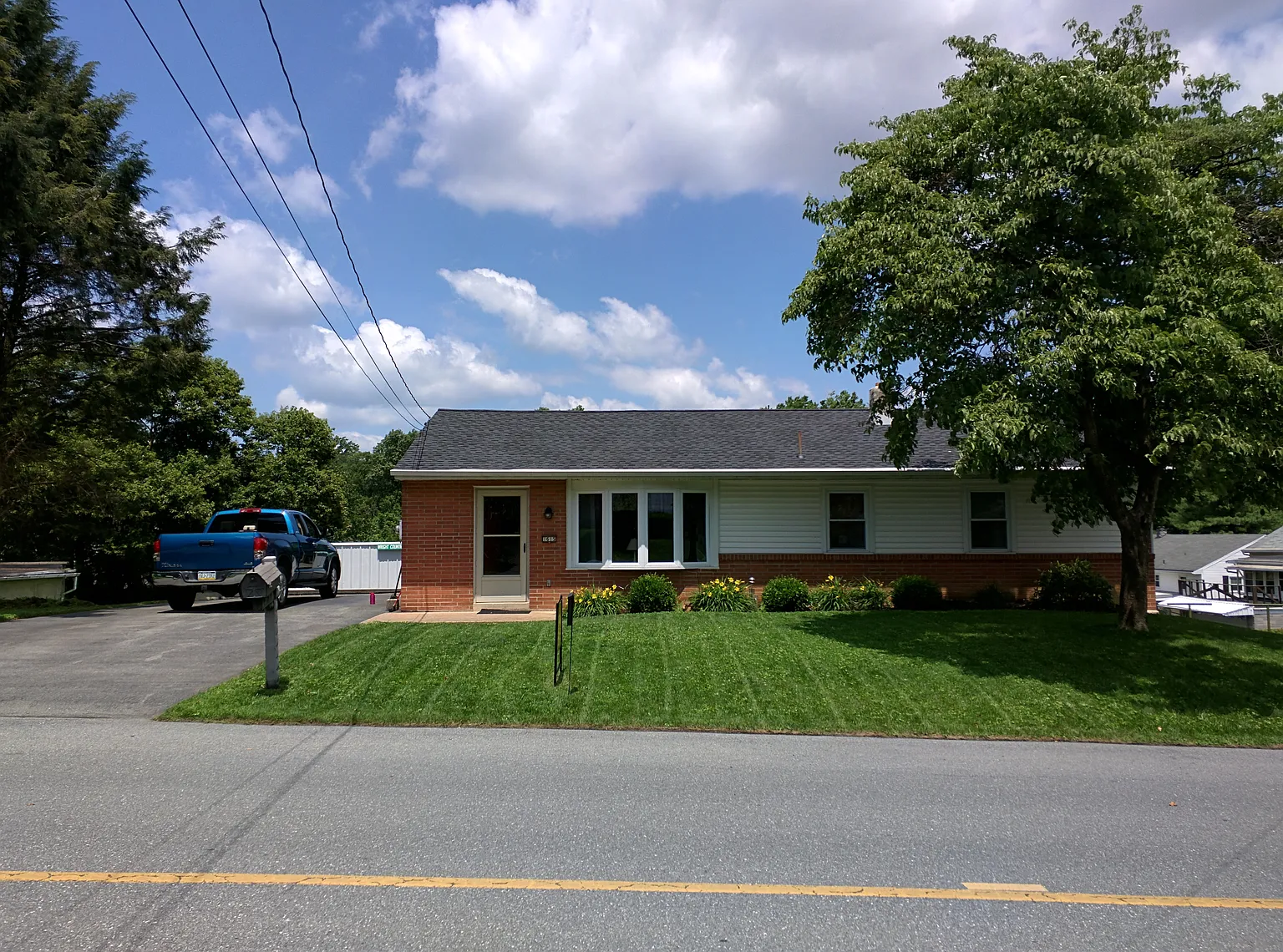 1615 Wiker Ave photo 1