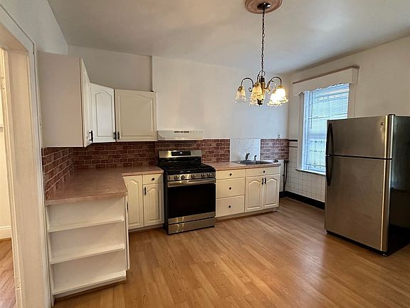 4th image of 29 Orchard St #1