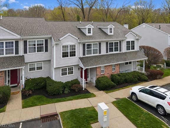 3rd image of 76 Hickory Way