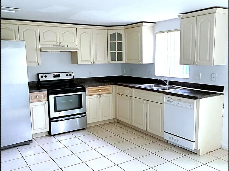 647 Latona Ave — Photo 11