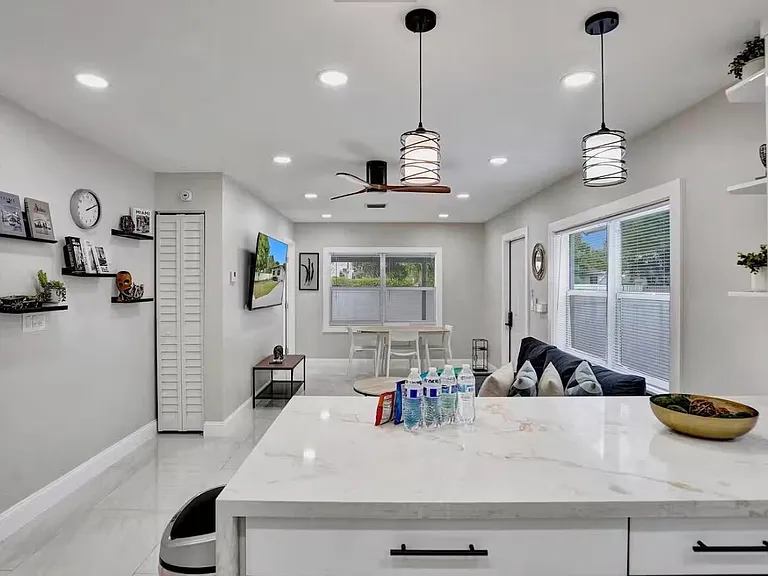 1701 Jefferson St — Photo 10