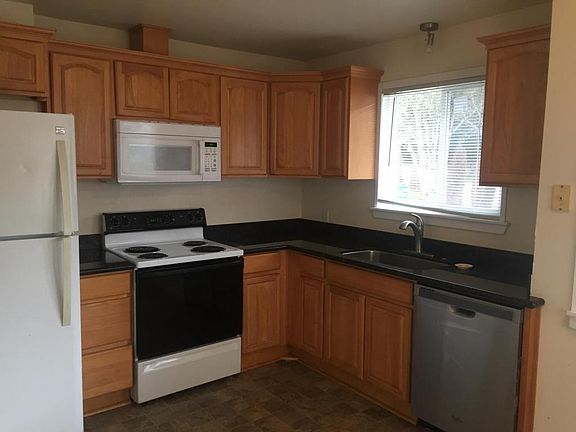 3rd image of 5622 168th St SW APT 1