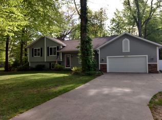 6946 S Walker Rd, Fruitport, MI 49415