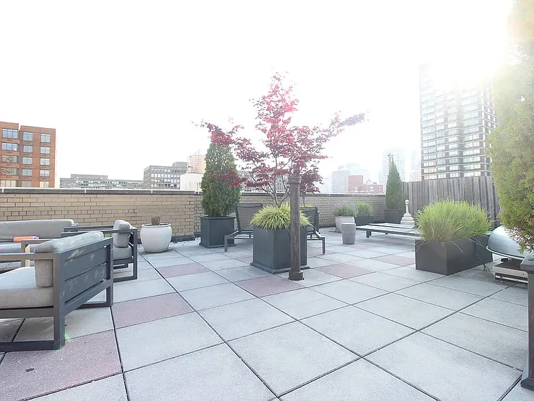 333 E 34th St #17B — Photo 13