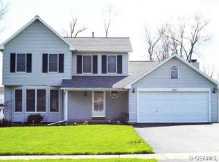 1025 Guinevere Dr, Rochester, NY 14626