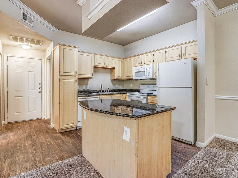 Cypress Lake at Stonebriar Apartments — Photo 16