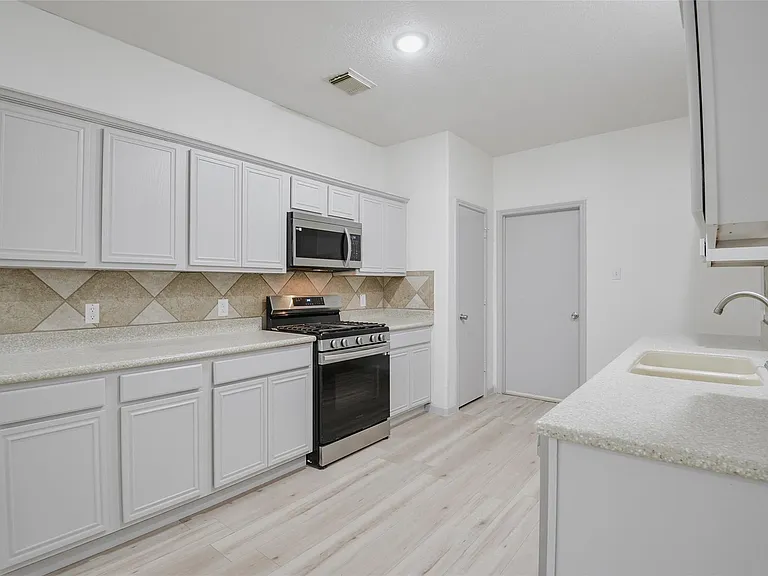 6627 Stonecross Creek Ln — Photo 8