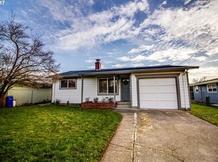 129 E Fairfield St, Gladstone, OR 97027
