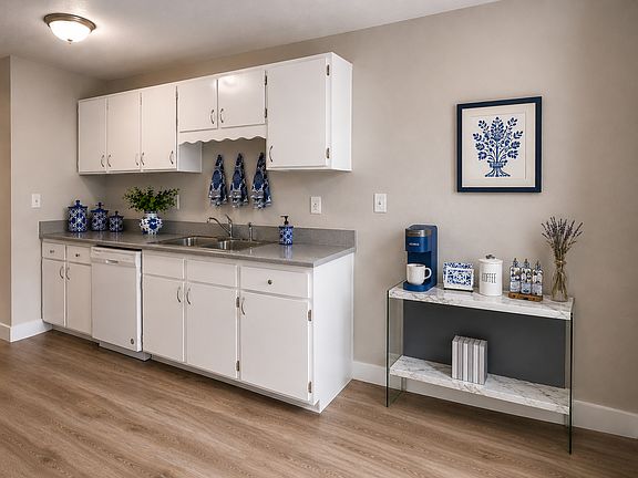 4th image of 12550 SE Powell Blvd #3