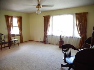621 S Hayes St, Garnett, KS 66032