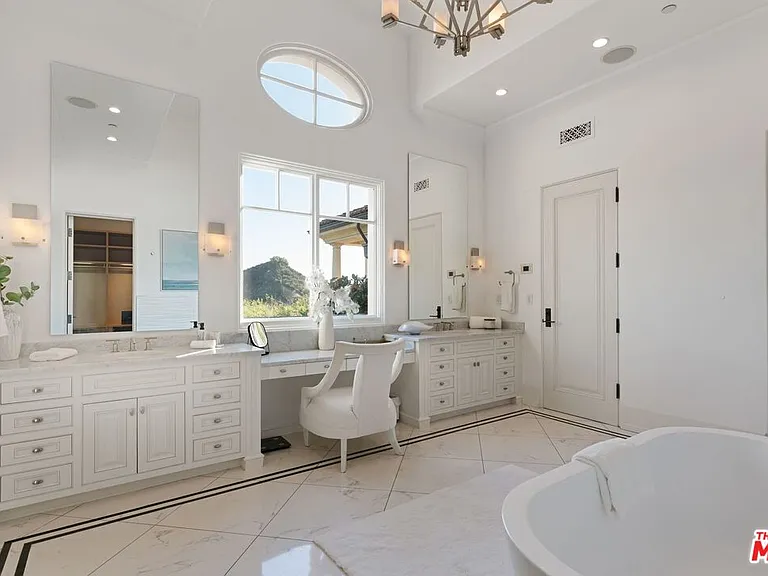 8 Beverly Ridge Ter — Photo 36