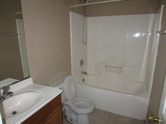 5th image of 816 Putnam Dr #A