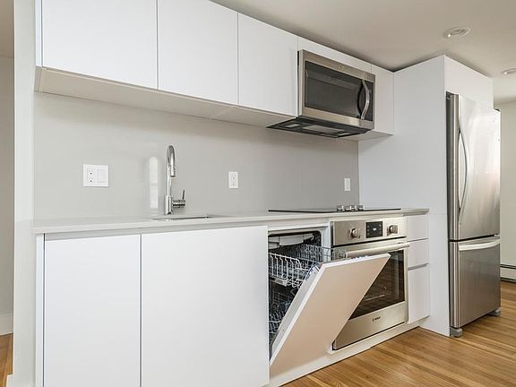 4th image of 33 South St #31